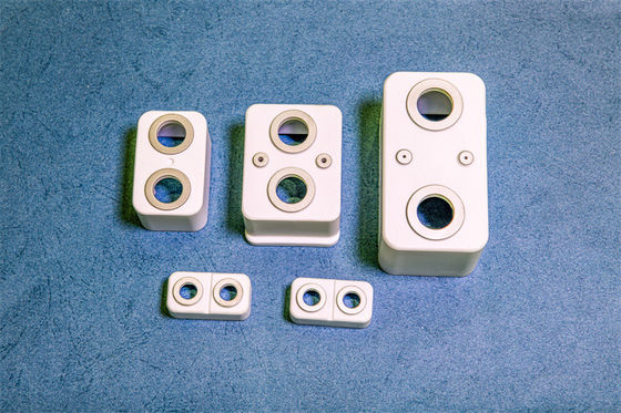 Komponen Keramik Alumina Densitas Tinggi 3,6g/cm3-3,9g/cm3 dengan Kekedapan Gas ≤1,0*10^-11 untuk Aplikasi 1700°C
